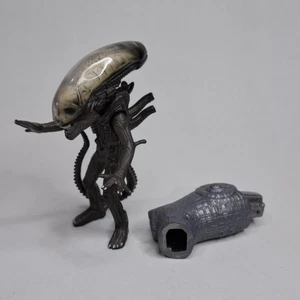 Alien Defomaster Xenomorph + Ship Piece Gashapon 20th Century Studios Tomy - Picture 1 of 8