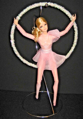 Muñeca Barbie Grant-A-Wish Cirque Du 2016 pieza central Foto 1 de 4