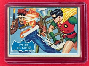 1966 Topps Batman Blue Bat Puzzle Back #27B - Pasting The Painter (Creased) - Bild 1 von 2