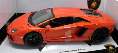 Burago 1/18 Scale Diecast - 18-11033 Lamborghini Aventador LP 700-4 Orange - Image 1 of 4