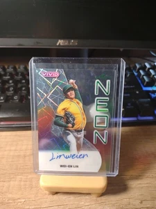 2025 Leaf Vivid -  Wei-En Lin - Green Laser Neon Autograph #d 6/8 - Athletics - Picture 1 of 2
