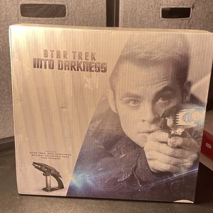 Star Trek Into Darkness Blu-Ray 3-D Combo Pack Phaser Gift Set Sealed NIB!🔥🔥 - Picture 1 of 9