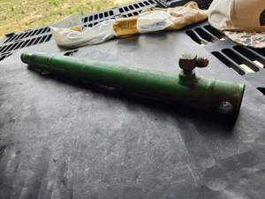 John Deere  AH216639 USED HYDRAULIC CYLINDER - Picture 1 of 5