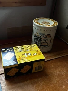 Vintage Lot Cream Round w Blue & Gold Outdoor Scene & Holland Che-Cri Cheese - Picture 1 of 17