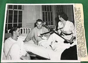Vtg Jennifer Jones at Naval Hospital with Leathernecks, Navy Photo 1951, Marines - Picture 1 of 7