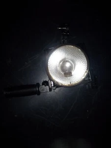Lowel Omni-Light O1-10 (Standard) 500W 240V 8.4A - Picture 1 of 1