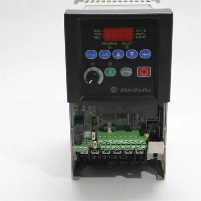 ALLEN BRADLEY POWERFLEX AC DRIVE 22B-D010N104/A Foto 1 de 4