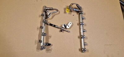 Chevrolet Camaro 2010-2015 Fuel Rail Line tubo derecho izquierdo 12638531 Foto 1 de 4