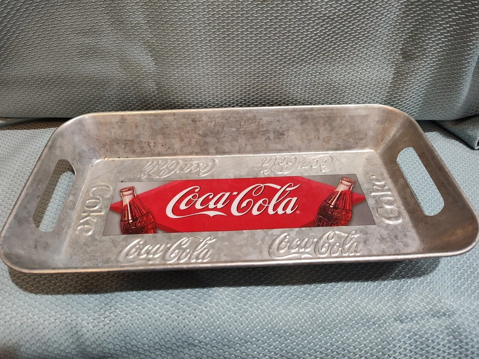 Houston Harvest Gift Prod. - Bandeja Coca-Cola 12"x6" prata 1,5" alça lateral profunda - Imagem 1 de 1