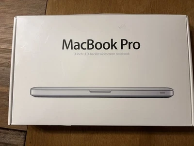 Apple MacBook Pro 13 Zoll , OHNE FESTPLATTE-  inclusive iPad 1 -16 GB - Bild 1 von 4