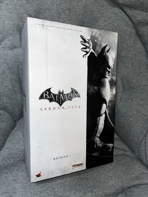 Hot Toys VGM18 Batman Arkham City 1/6 Scale Collectible Figure DC Comics - Image 1 of 4