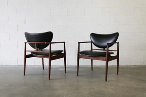 Finn Juhl for Baker 400 1/2 pair of chairs Walnut and Leather no. 48 - Picture 1 of 10