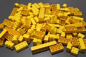 LEGO System 100 Basic Bausteine Basicsteine zweireihig gelb yellow #4037 - Bild 1 von 1