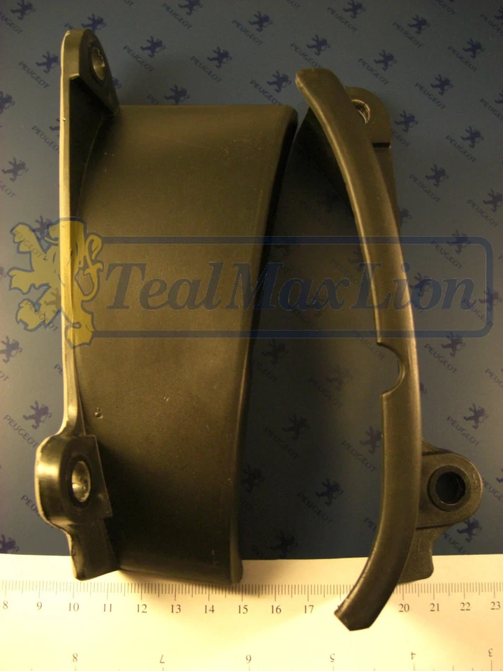 2 garnitures plastiques G/D de calandre Peugeot 504 coupé/cabriolet M1975->M1980 - Photo 1/1