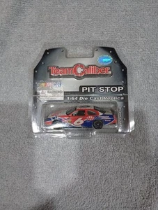 2006 Mark Martin #6 AAA Ford Fusion 1/64 Team Caliber Nascar Pit Stop - Picture 1 of 2