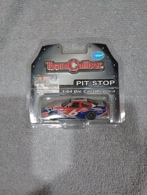 2006 Mark Martin #6 AAA Ford Fusion 1/64 Team Caliber Nascar Pit Stop - Image 1 of 2