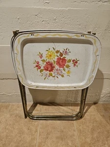 2 Vintage TV-Tabletts aus Metall mit schönem Blumenmuster guter Zustand - Bild 1 von 16