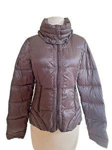 Peace Love Chill leichte Daunen Steppjacke packbar - Bild 1 von 8