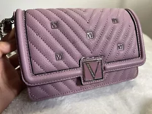 Bolso Bandolera Pequeño Victoria’s Secret Logo V en Lavanda Nuevo con Etiquetas - Imagen 1 de 9