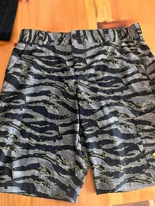 Under Armour Shorts Youth Boys' XL heat gear - Picture 1 of 3