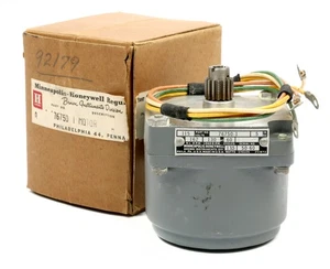 Honeywell Brown Instruments Division Gearcase Motor 115 Volt 135 Watt PN: 76750 - Picture 1 of 4