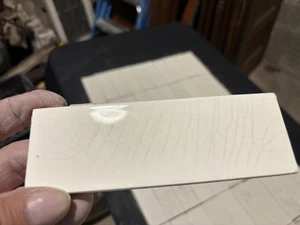 ~ LOTE DE 70 AZULEJOS ANTIGUOS BLANCOS CRUJIENTES DE METRO TRENT ~ 2 X 6 ~ SALVAMENTO - Imagen 1 de 10
