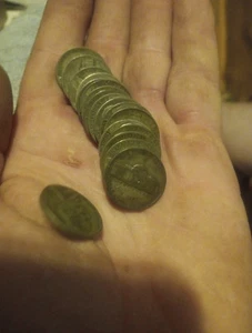18 1942-1945 Jefferson War Nickels. 35% Silver.  Mixed Dates And Grades. NICE! - Picture 1 of 2