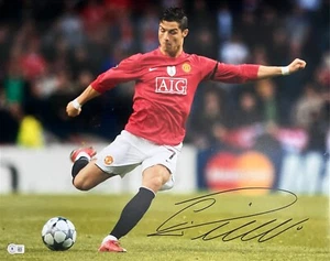 Cristiano Ronaldo Autographed 16x20 Photo Manchester United Beckett Witnessed - Picture 1 of 1
