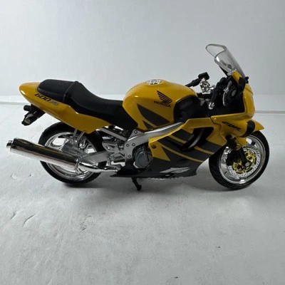 Maisto Road and Track 1999 Honda CBR 600 F4 Yellow 1:18 Motorcycle - Image 1 of 4