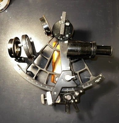 Sextante vintage Simex Mariner MK III con tarjeta de examen, cerradura de caja de madera y llave Foto 1 de 4