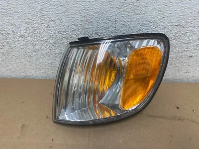 2001 to 2003 Toyota Sienna Turn Signal Left Driver LH Lamp i9509 Oem - Image 1 of 4