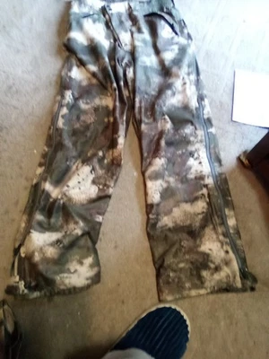 Cabelas Camo Jacket & Pants - Image 1 of 4