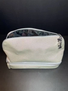 50. Ulta Disney weiß Glitzer schillernd Reißverschluss Reise Kosmetiktasche 4 Charms - Bild 1 von 10