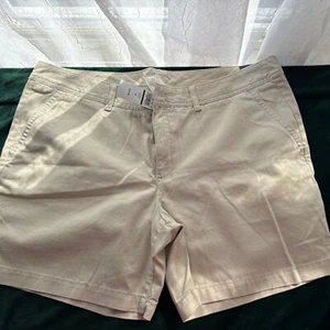 Eddie Bauer Slightly Curvy Fit Beige Shorts 16 Comfort Stretch Outdoor Hiking - Picture 1 of 3
