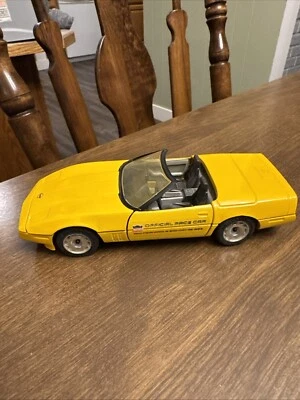 1986 CHEVY CORVETTE CONVERTIBLE INDY PACE CAR 1/24 SCALE DIECAST CAR-MAJORETTE - Image 1 of 4