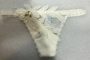 Vtg Hanky Panky Bridal Collection Ivory Floral Embroidered O/S Thong Panty - Picture 1 of 8