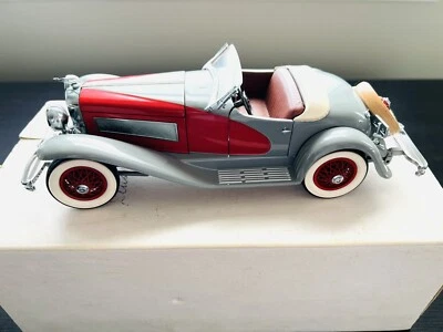1935 Grey & Red toy model Duesenberg SSJ 1:32 car, faux leather seat, doors open - Image 1 of 4