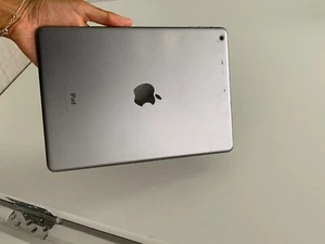 Apple iPad Air 1st Generation Wi-Fi Grey - Used but still functional - Picture 1 of 2