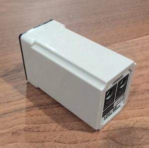 Omron LG2-AB Voltage Sensor - NEW IN BOX - Picture 1 of 5