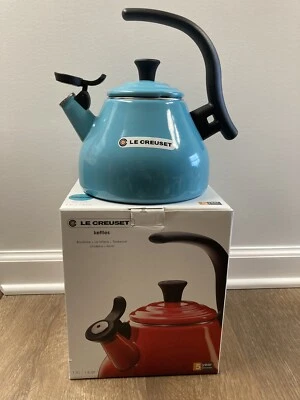 Tetera "Turquesa" LE CREUSET 1,6 Qt Esmalte-sobre-Acero Silbado Crisenth Nueva con Etiquetas Foto 1 de 4
