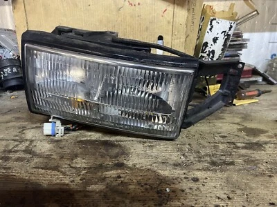 FARO CADILLAC DEVILLE Y SOPORTE BISEL LADO CONDUCTOR 1994-1996 Foto 1 de 4