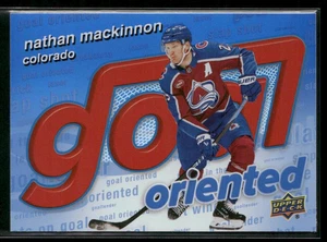 Serie 1 de cubierta superior 2025-26 - Orientado a goles Nathan MacKinnon #GO-7 - Imagen 1 de 2