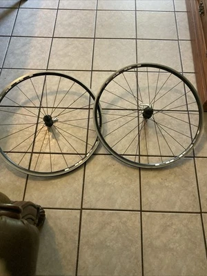 禧玛诺 R500 WH-R501 10 速合金钳公路自行车轮组灰色 — 第 1/4 张图片