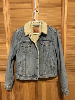 Chaqueta vaquera Levi's Western Sherpa forrada de mezclilla tipo 3 para mujer talla grande Foto 1 de 4
