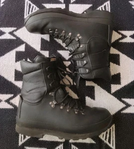 Stivali da combattimento Altberg Defenders taglia UK 10M in pelle neri Vibram edizione militare - Foto 1 di 14
