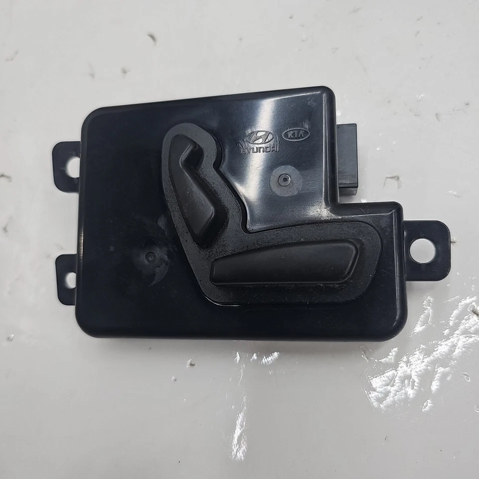 DRIVERS POWER SEAT switch CONTROL MEMORY KIA SEDONA 06 07 08 09 10 11 12 14 - Image 1 of 4