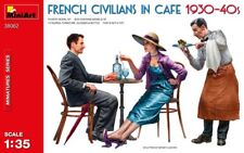 1/35 French Civilians in Cafe (2) w/Waiter 1930s-40s