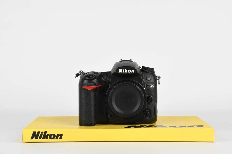 Nikon D7000 + 2 YEARS WARRANTY - Image 1 of 1