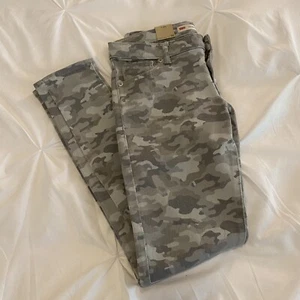 New Levis Girls 710 Super Skinny Camo Denim Jeans Camouflage Gray Size 14 Reg - Picture 1 of 7