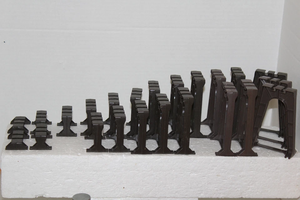 Lionel #12754  GRADUATED TRESTLE SET (MISSING PIECES) - Image 1 of 1